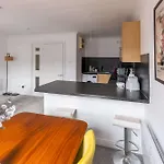 Harbour-side 1 Bed With Sea Views Apartment *