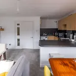 Harbour-side 1 Bed With Sea Views Apartment