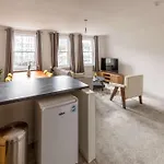 Harbour-side 1 Bed With Sea Views *