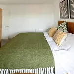 Harbour-side 1 Bed With Sea Views