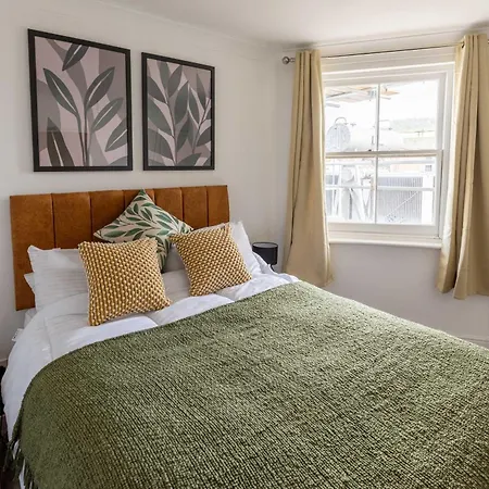 Harbour-side 1 Bed With Sea Views