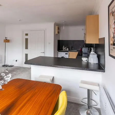 Harbour-side 1 Bed With Sea Views Apartment *