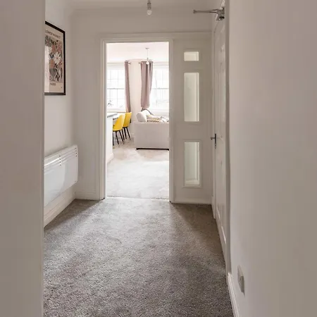 Harbour-side 1 Bed With Sea Views Apartment