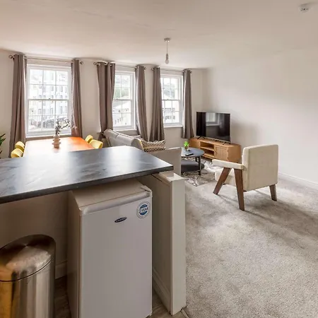 Harbour-side 1 Bed With Sea Views *