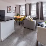 Daire Harbour-side 1 Bed With Sea Views